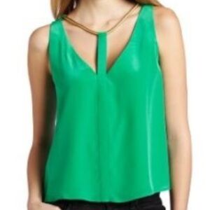 Kelly Green Sleeveless Women's Top with gold necklace